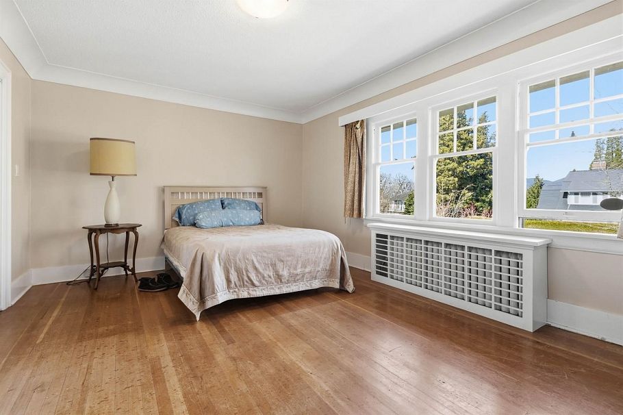 1570 W 36th Avenue Vancouver, BC - 24