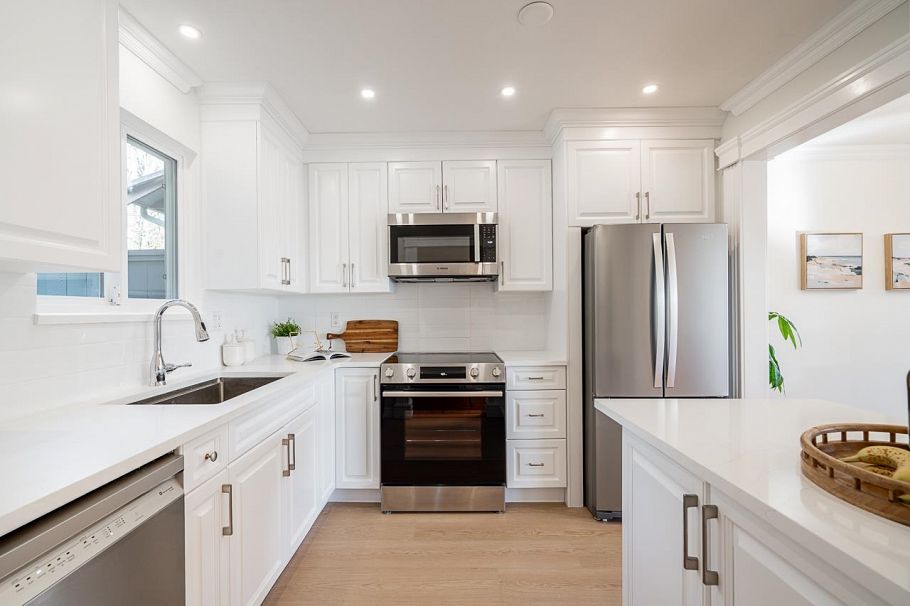 34 900 17th Street North Vancouver, BC - 6