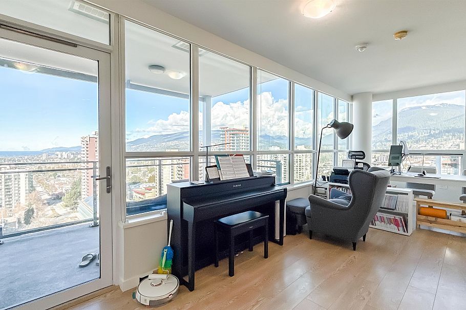 1607 125 E 14th Street North Vancouver, BC - 8