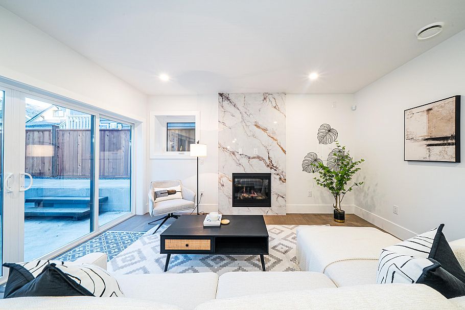 A 2735 W 8th Avenue Vancouver, BC - 3