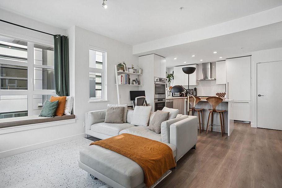 222 2060 Curling Road North Vancouver, BC - 3