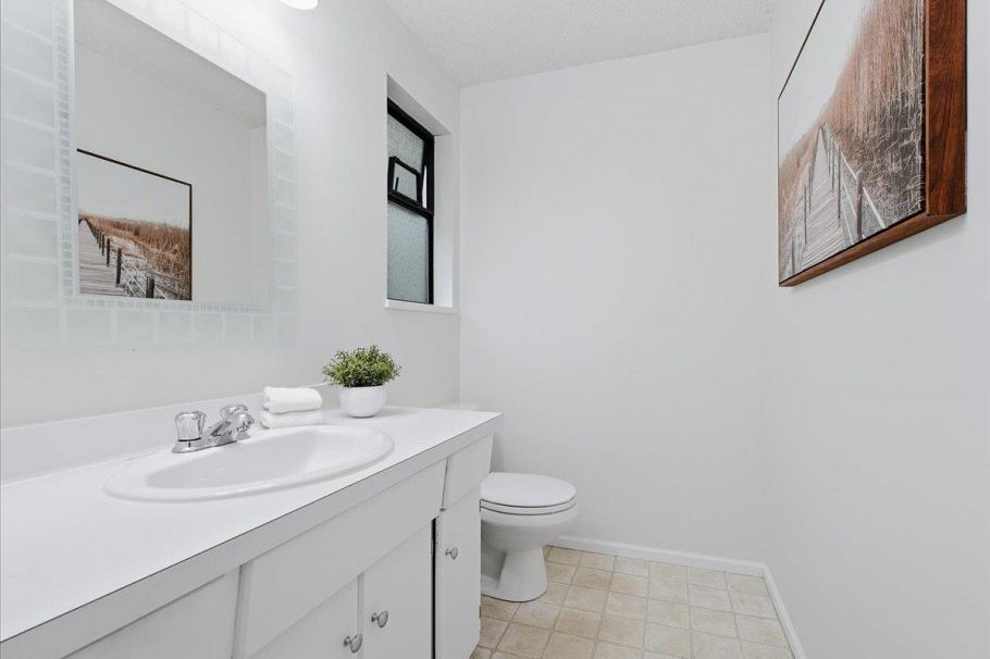 1341 Wellington Drive North Vancouver, BC - 24