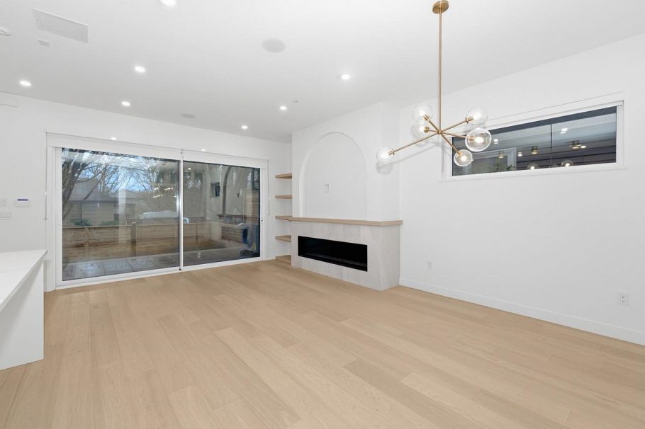 1 810 E 22nd Avenue Vancouver, BC - 9