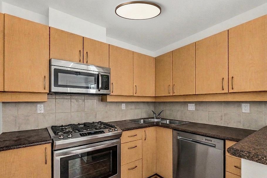 206 3151 Connaught Crescent North Vancouver, BC - 7