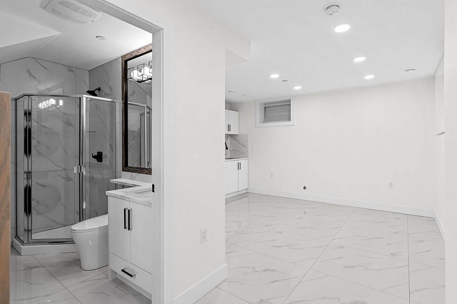 333 E 64th Avenue Vancouver, BC - 26