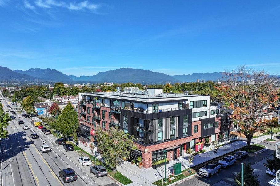311 2419 Grant Street Vancouver, BC - 33