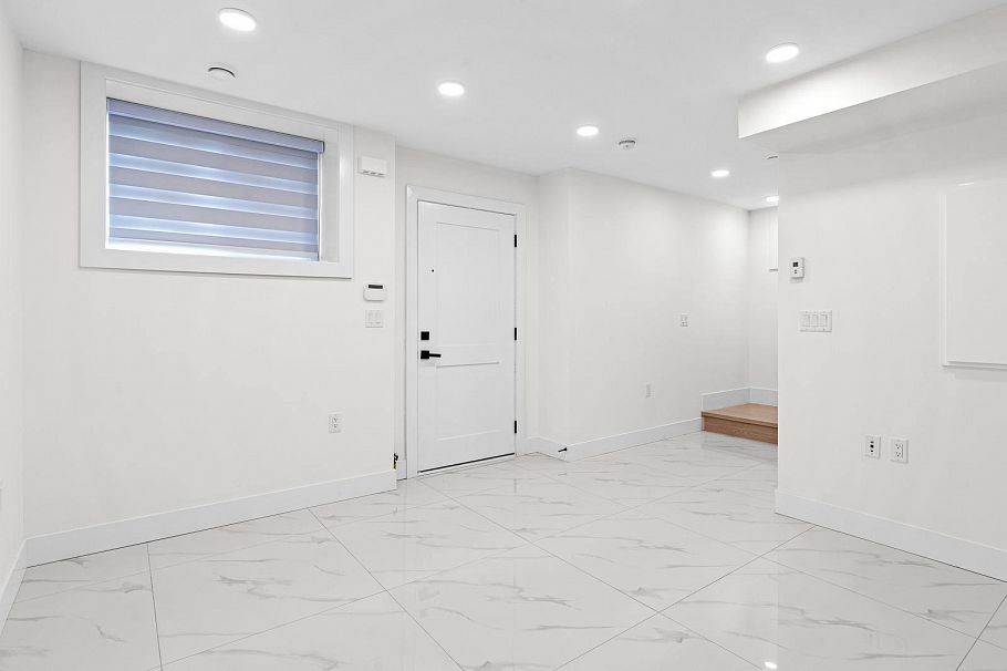 333 E 64th Avenue Vancouver, BC - 25