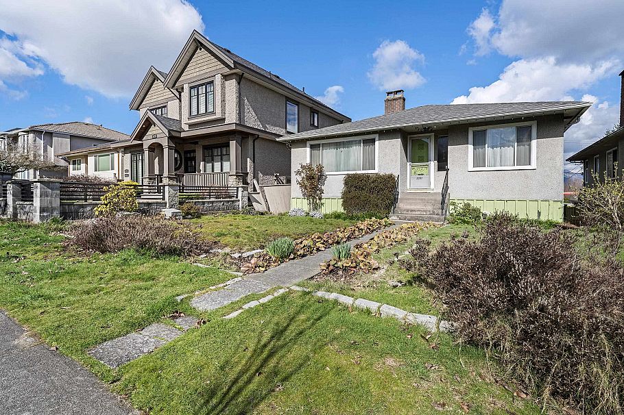 3281 E 2nd Avenue Vancouver, BC - 35