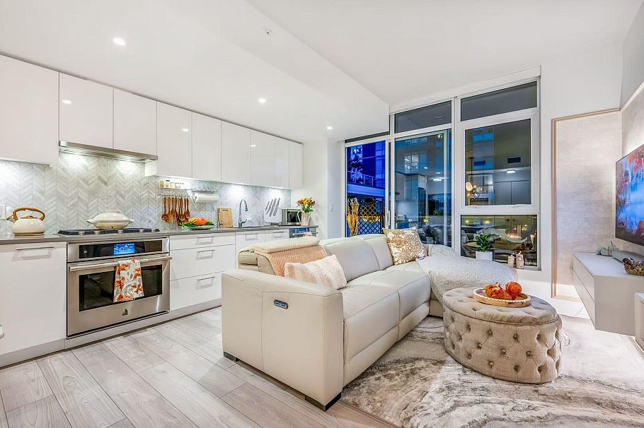 411 3581 E Kent Avenue North Vancouver, BC - 3