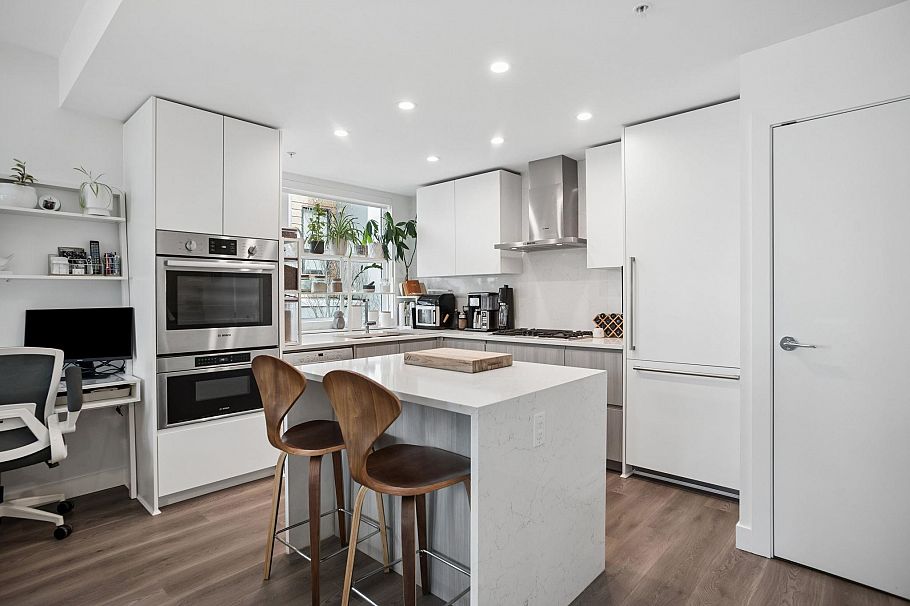 222 2060 Curling Road North Vancouver, BC - 13