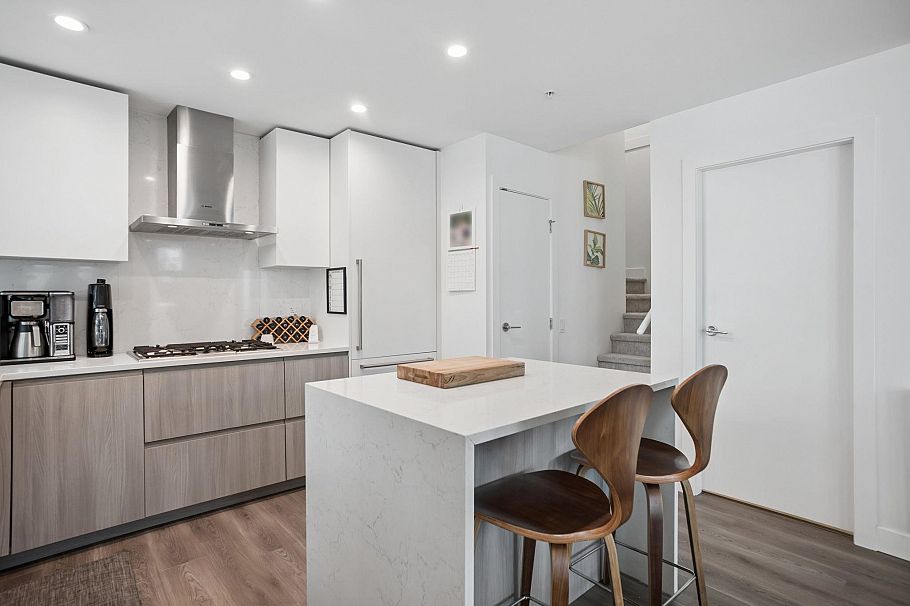 222 2060 Curling Road North Vancouver, BC - 12