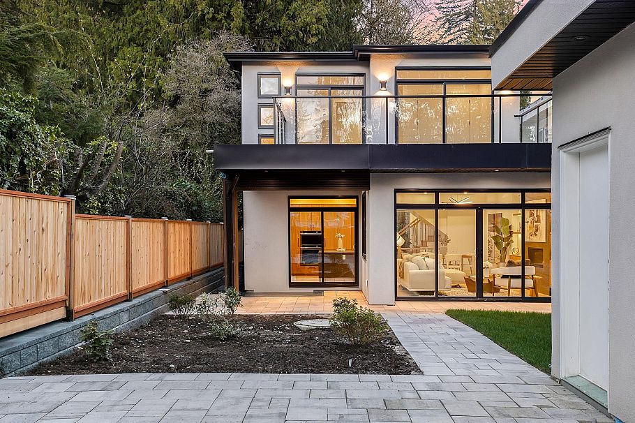 1921 Tatlow Avenue North Vancouver, BC - 37