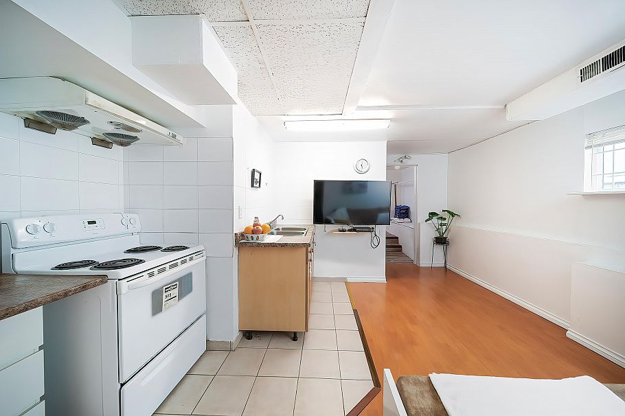 3134 E 1st Avenue Vancouver, BC - 19