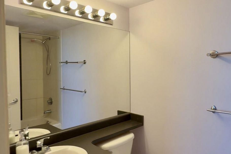 2409 3663 Crowley Drive Vancouver, BC - 10