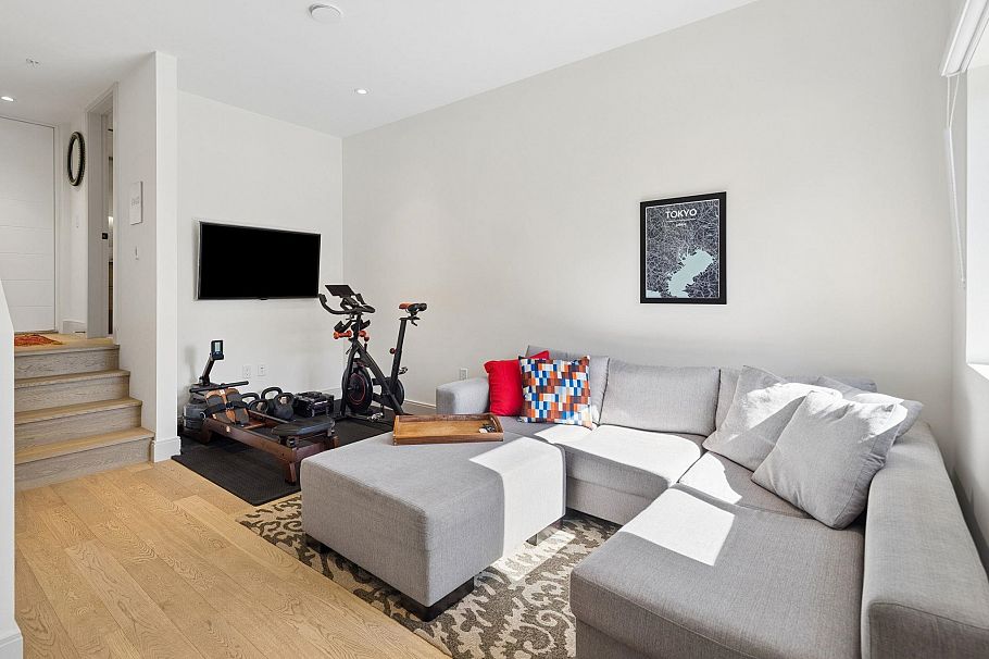 2 632 E 3rd Street North Vancouver, BC - 35