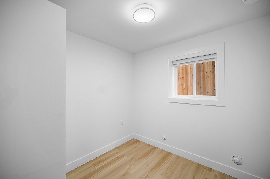 2172 E 46th Avenue Vancouver, BC - 17