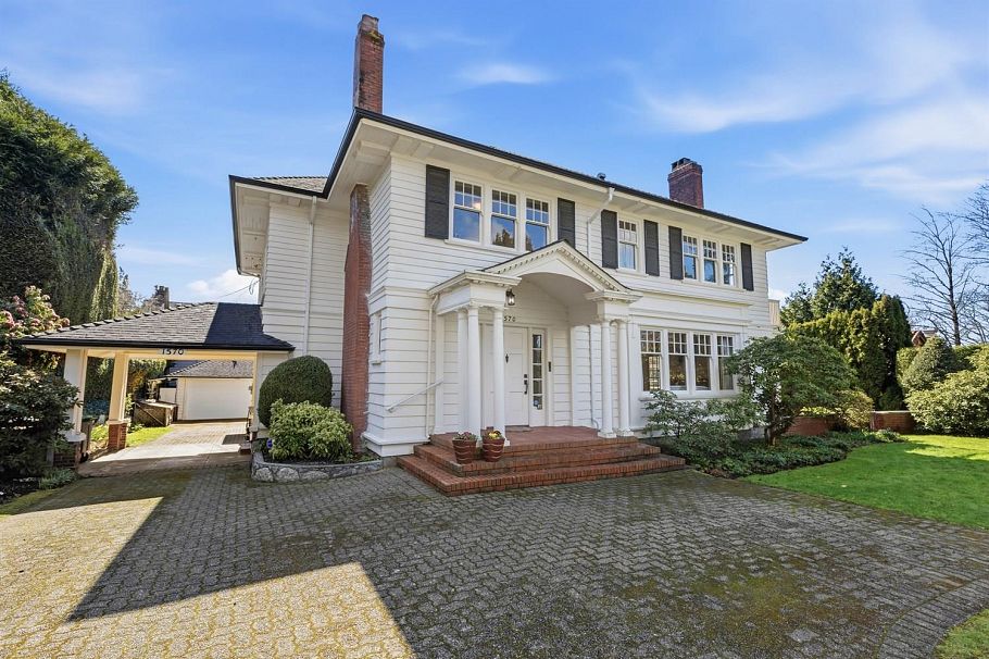 1570 W 36th Avenue Vancouver, BC - 2