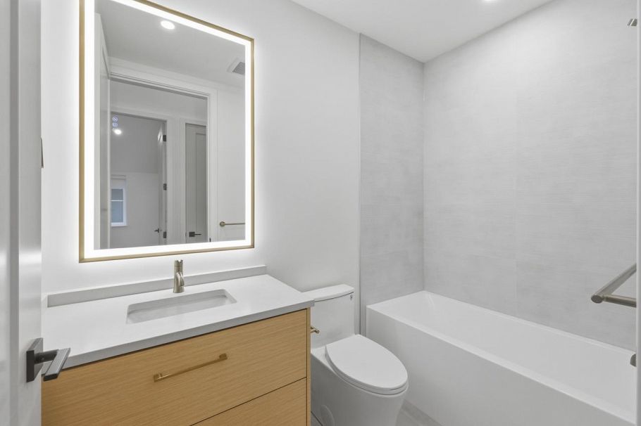 1 810 E 22nd Avenue Vancouver, BC - 29