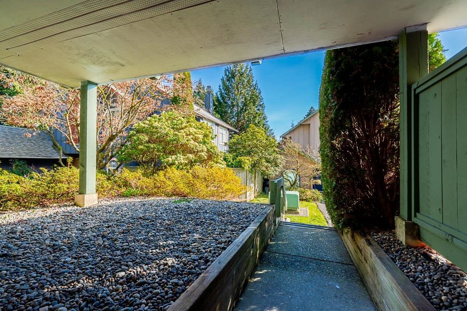 34 900 17th Street North Vancouver, BC - 34