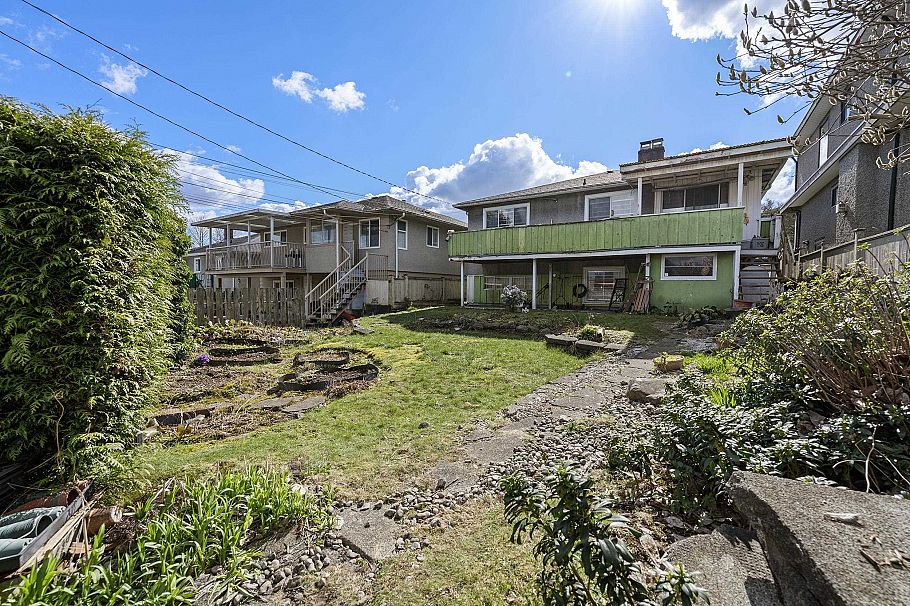 3281 E 2nd Avenue Vancouver, BC - 29