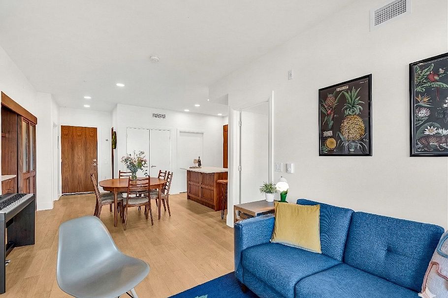 409 2550 Garden Drive Vancouver, BC - 4