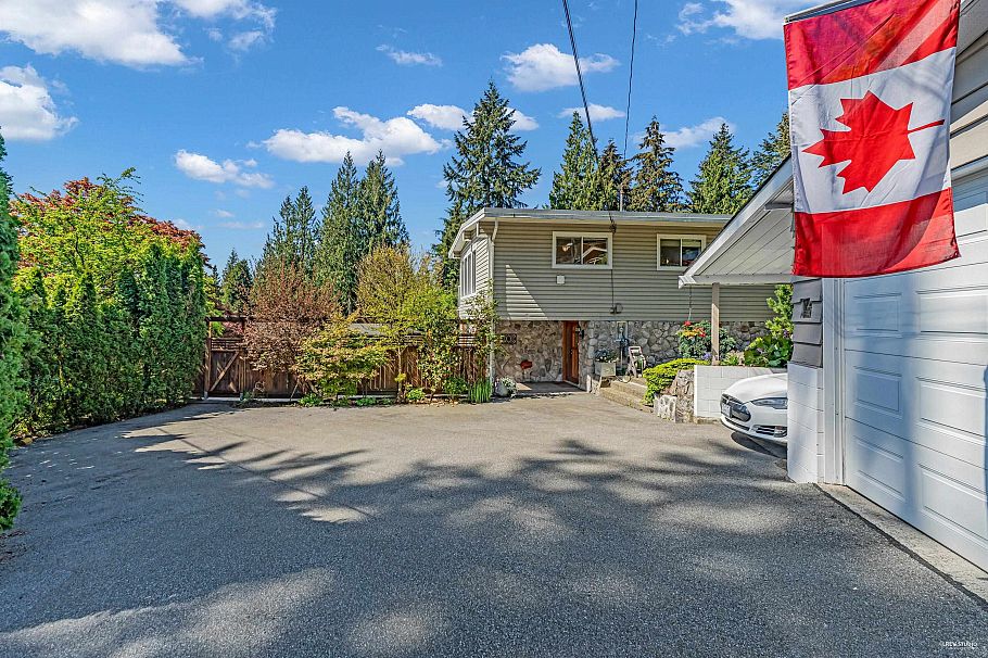 4323 Valencia Avenue North Vancouver, BC - 30
