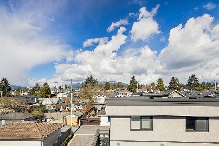 2 632 E 3rd Street North Vancouver, BC - 32