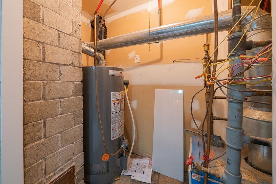 4663 W 15th Avenue Vancouver, BC - 29