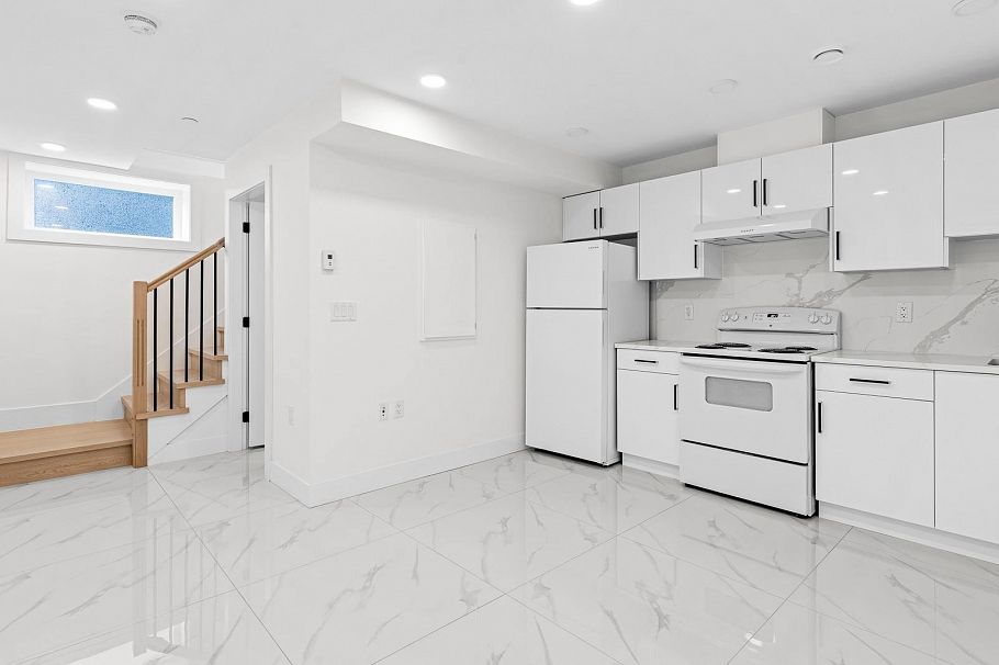 333 E 64th Avenue Vancouver, BC - 29