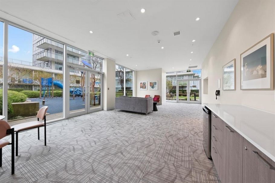 TH16 8677 Capstan Way Richmond, BC - 33