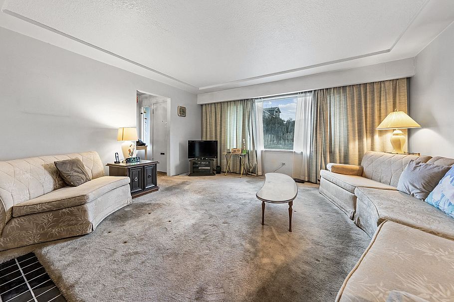 3281 E 2nd Avenue Vancouver, BC - 4