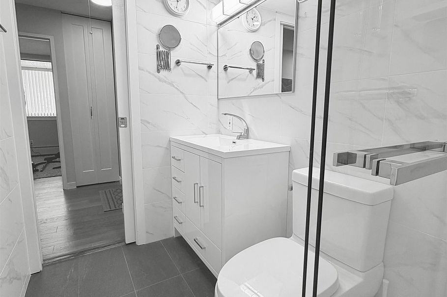 1501 1740 Comox Street Vancouver, BC - 24