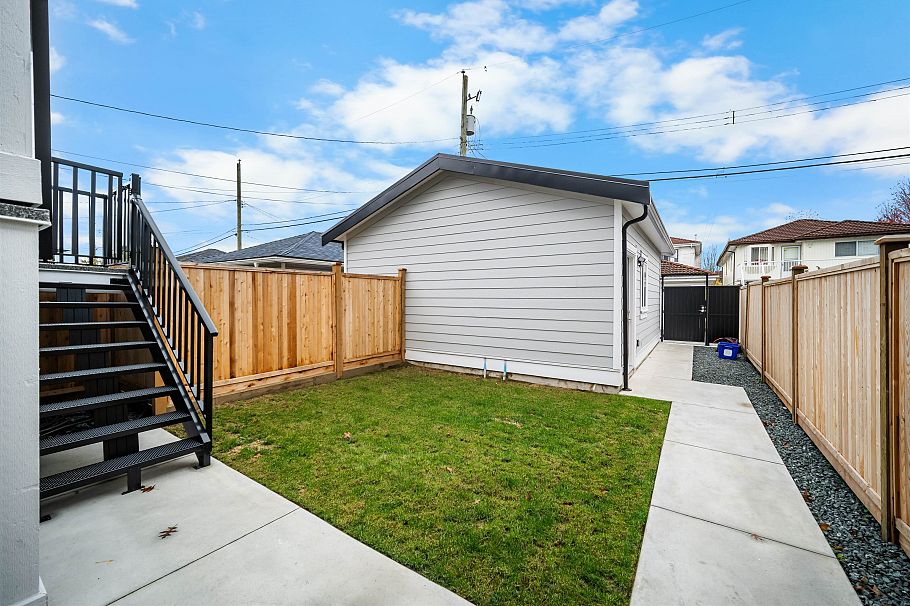 2172 E 46th Avenue Vancouver, BC - 20