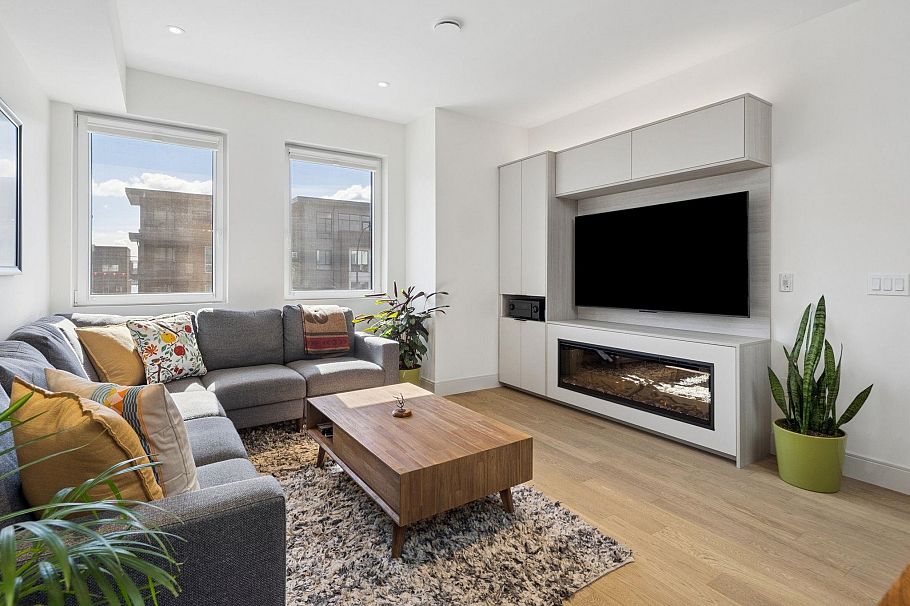 2 632 E 3rd Street North Vancouver, BC - 4