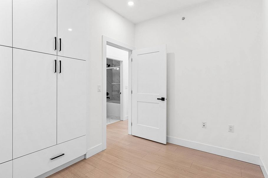 333 E 64th Avenue Vancouver, BC - 19