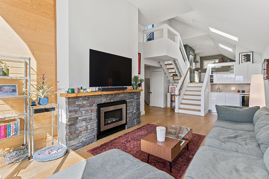 D 225 E 4th Street North Vancouver, BC - 3