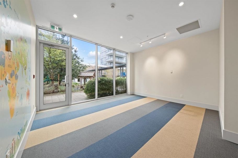 TH16 8677 Capstan Way Richmond, BC - 31