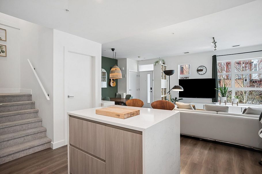 222 2060 Curling Road North Vancouver, BC - 16