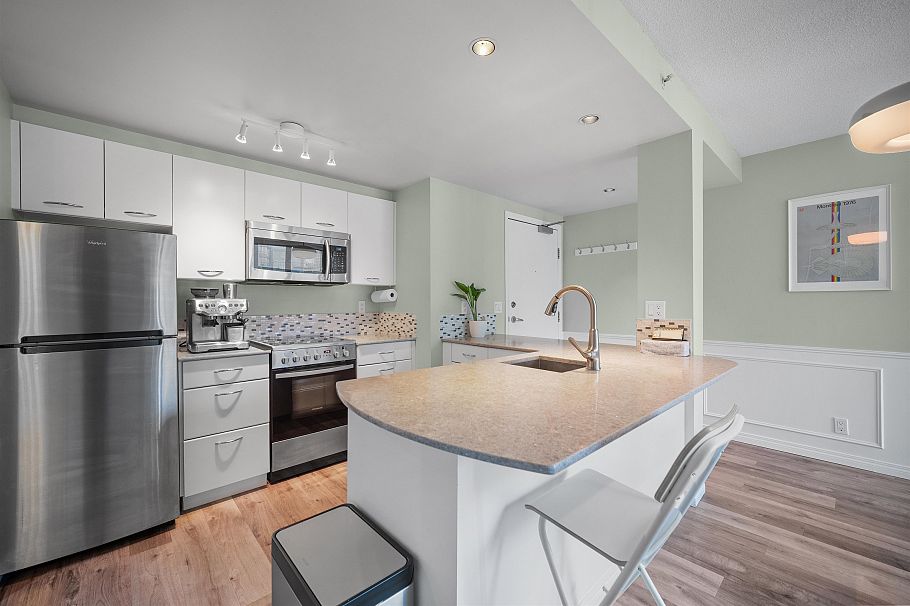 1001 1331 W Georgia Street Vancouver, BC - 3