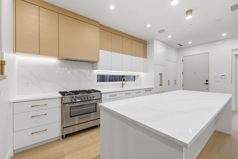 1 810 E 22nd Avenue Vancouver, BC - 16