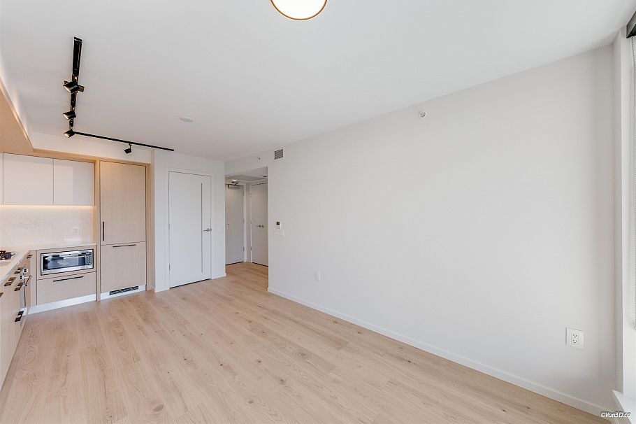 366 5189 Earles Street Vancouver, BC - 9