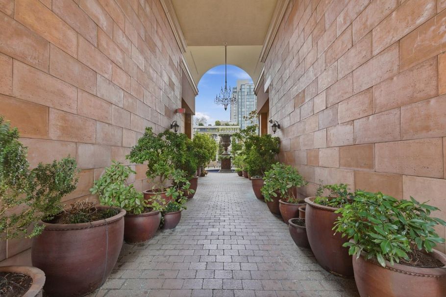 1102 1280 Richards Street Vancouver, BC - 1