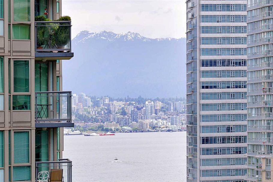 1001 1331 W Georgia Street Vancouver, BC - 10