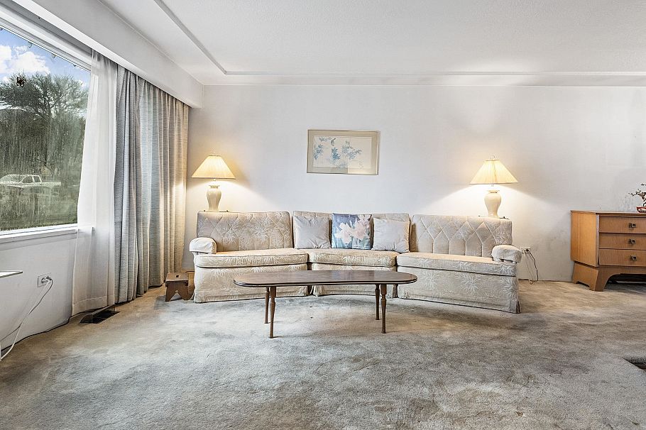 3281 E 2nd Avenue Vancouver, BC - 3