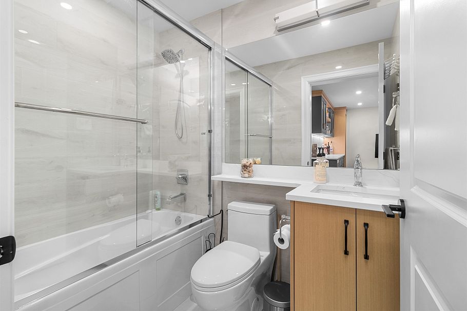 7662 French Street Vancouver, BC - 17