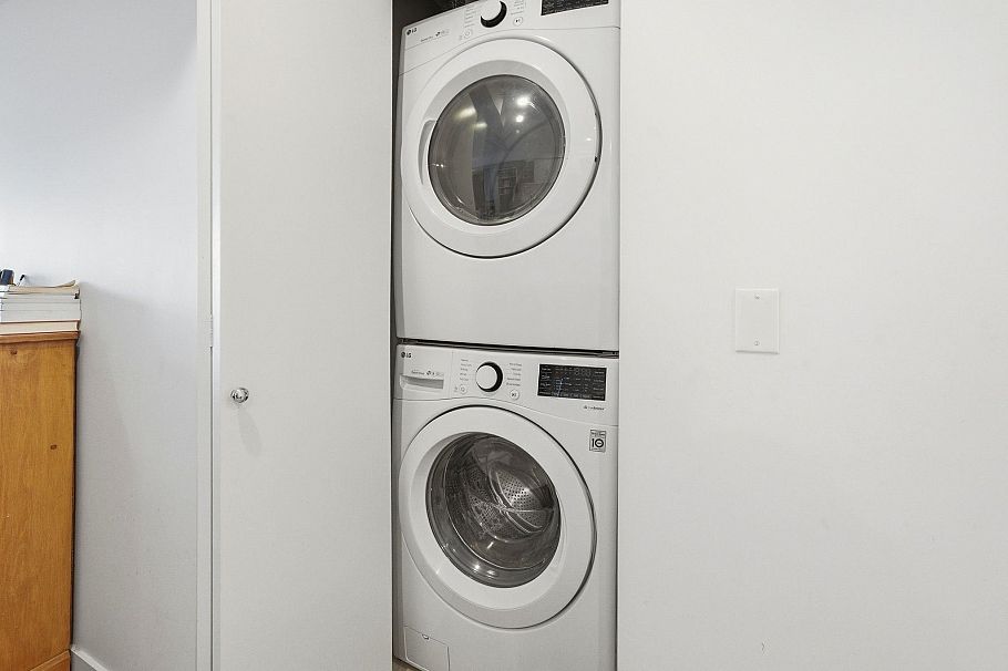 204 1519 Crown Street North Vancouver, BC - 18