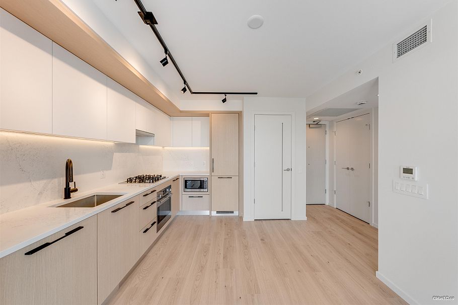 366 5189 Earles Street Vancouver, BC - 5