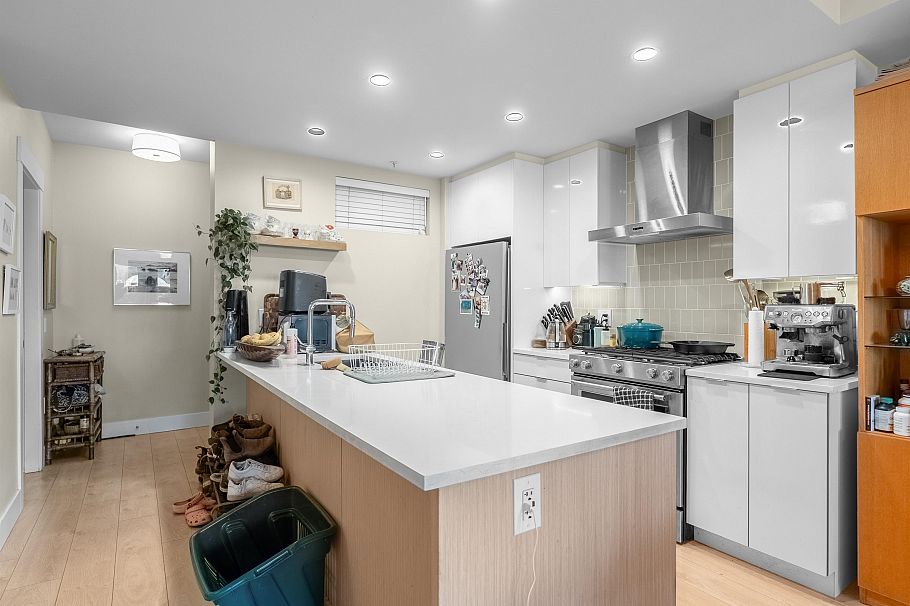 203 1496 Charlotte Road North Vancouver, BC - 13