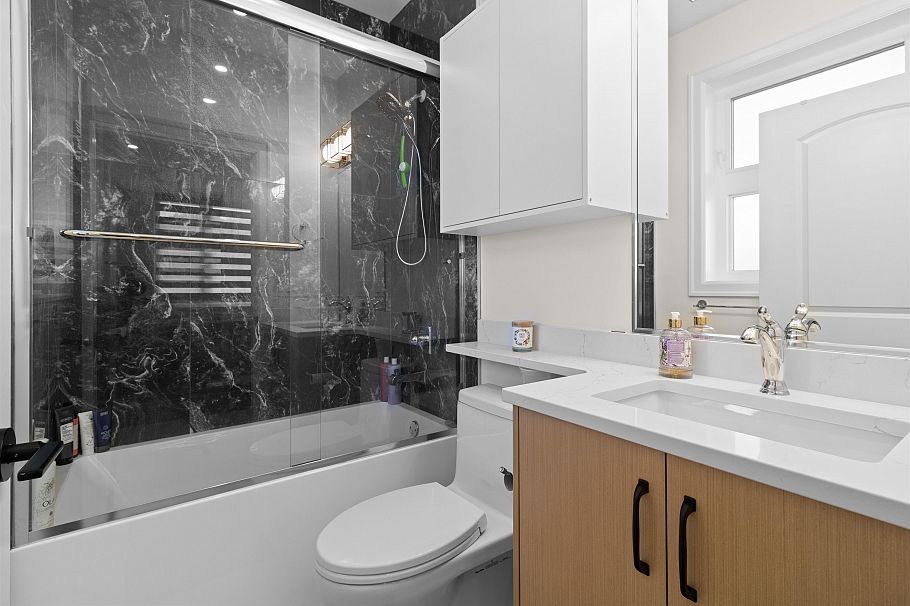 7662 French Street Vancouver, BC - 29