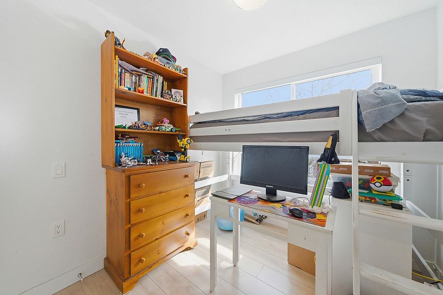 204 1519 Crown Street North Vancouver, BC - 16